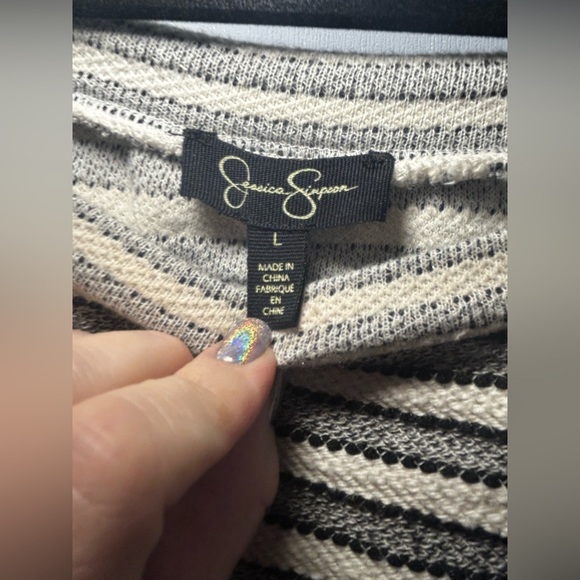 Jessica Simpson Juniors' Geena Striped Bubble-Sleeve Top, size large - Picture 2 of 5